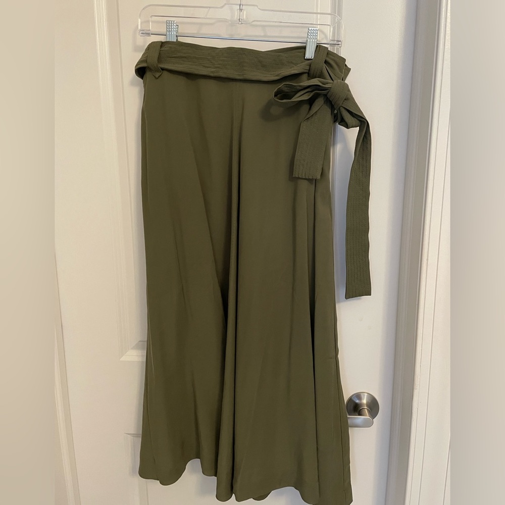 NWT - Banana Republic Factory Rayon Midi Skirt - Olive Green - Size 10